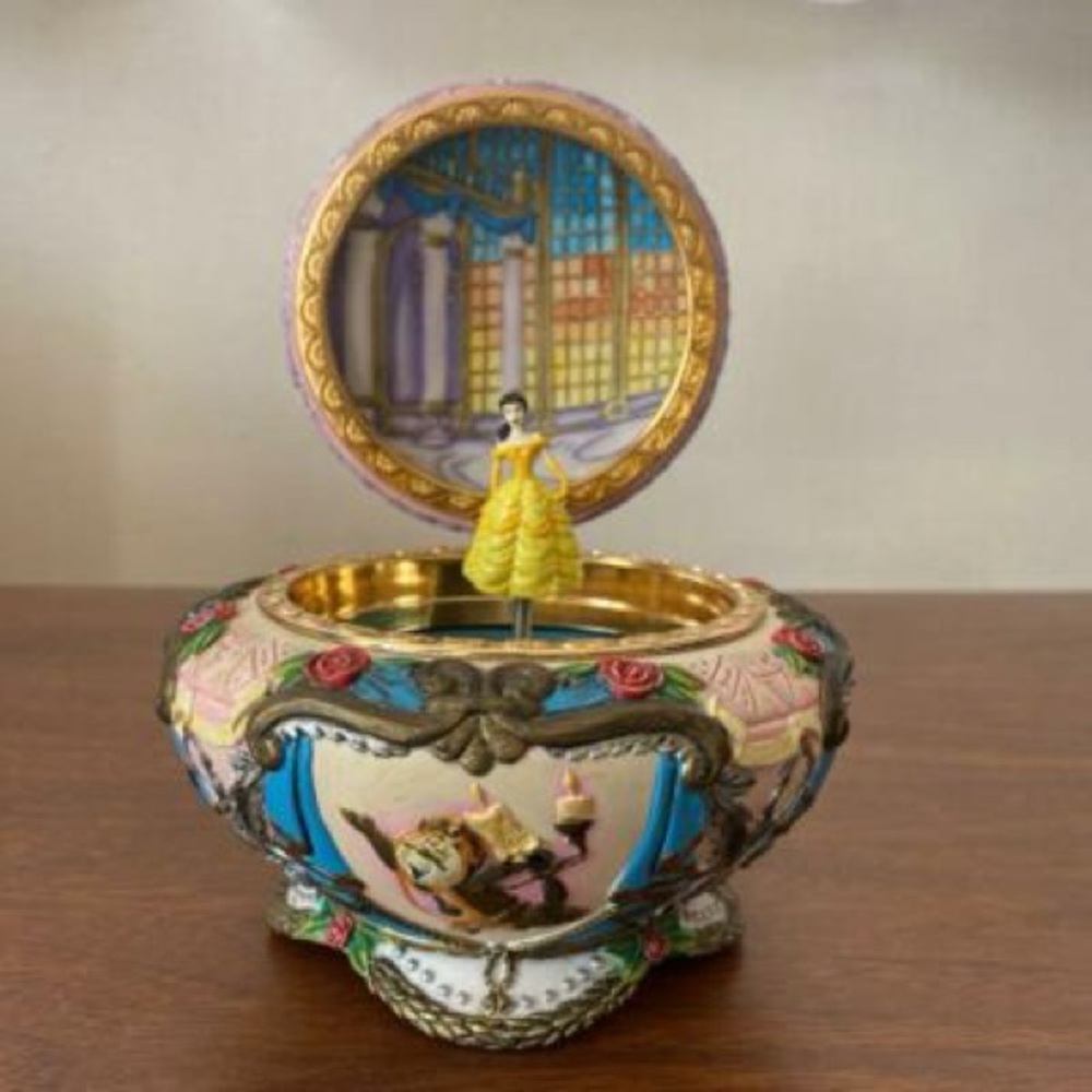 DISSH Gold and Blue Jewelry Box
